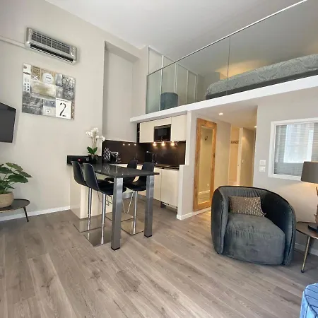 In With Pool And Access Apartmán